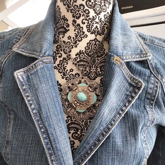 Turquoise Style Medallion Like Statement Necklace - Picture 11 of 14